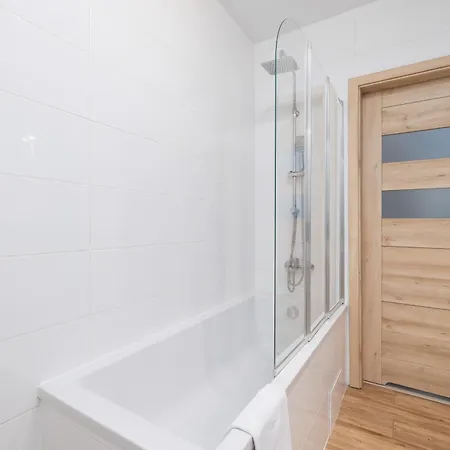 Jasny Klimatyzowany Apartament Z Parkingiem W Wieliczce By Renters *
