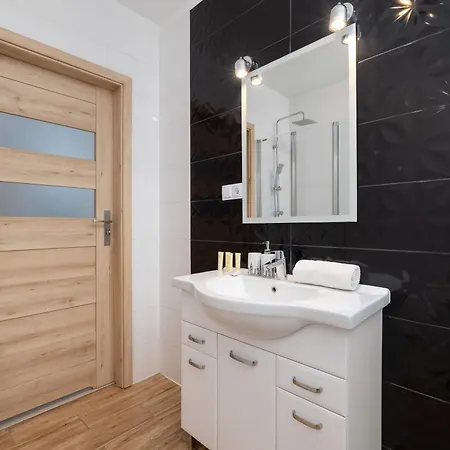 Jasny Klimatyzowany Apartament Z Parkingiem W Wieliczce By Renters * Wieliczka